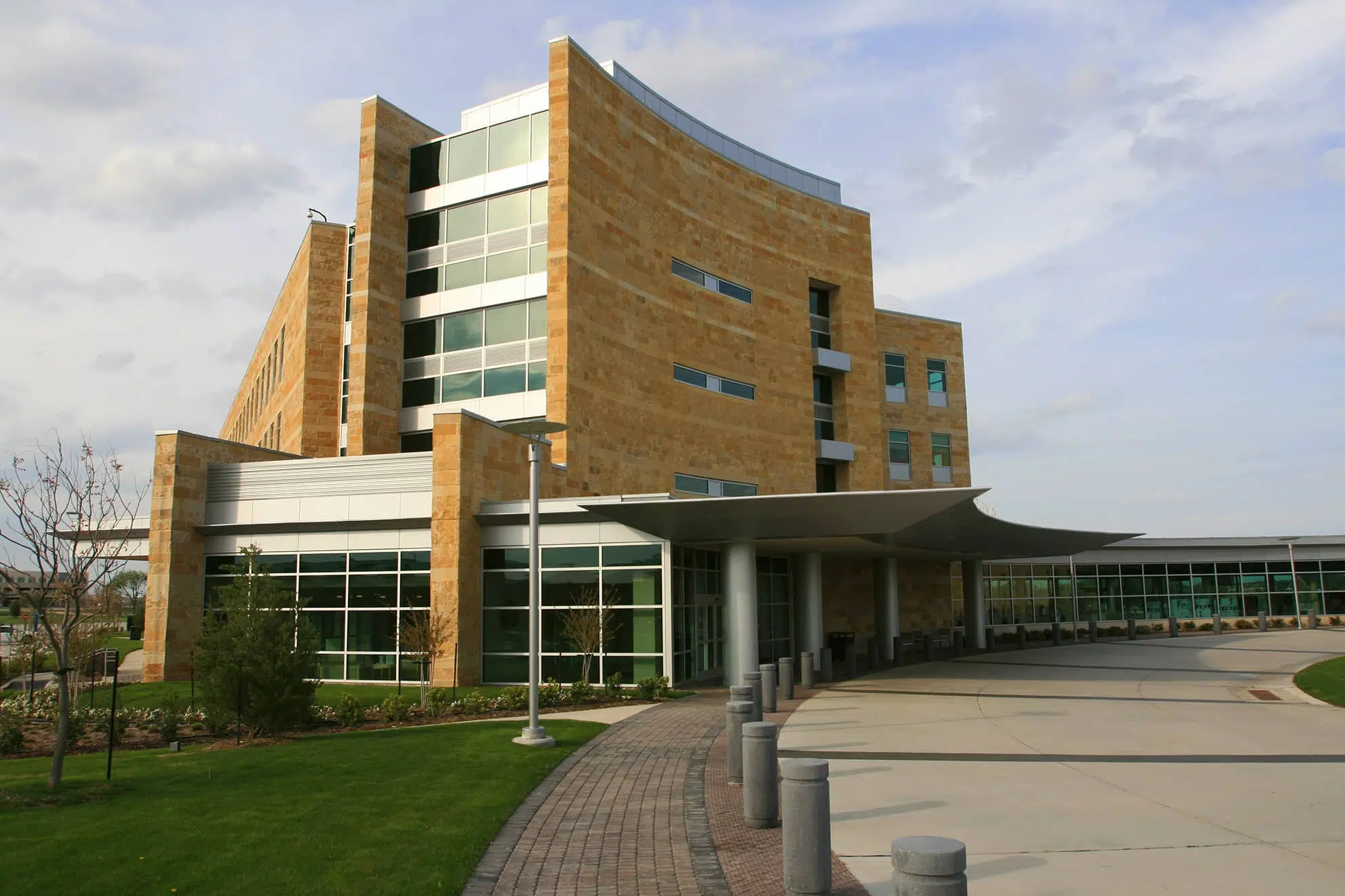 Kimley-Horn provided land development, transportation planning, and roadway design services for the development of the Children’s Medical Center in Plano, Texas.