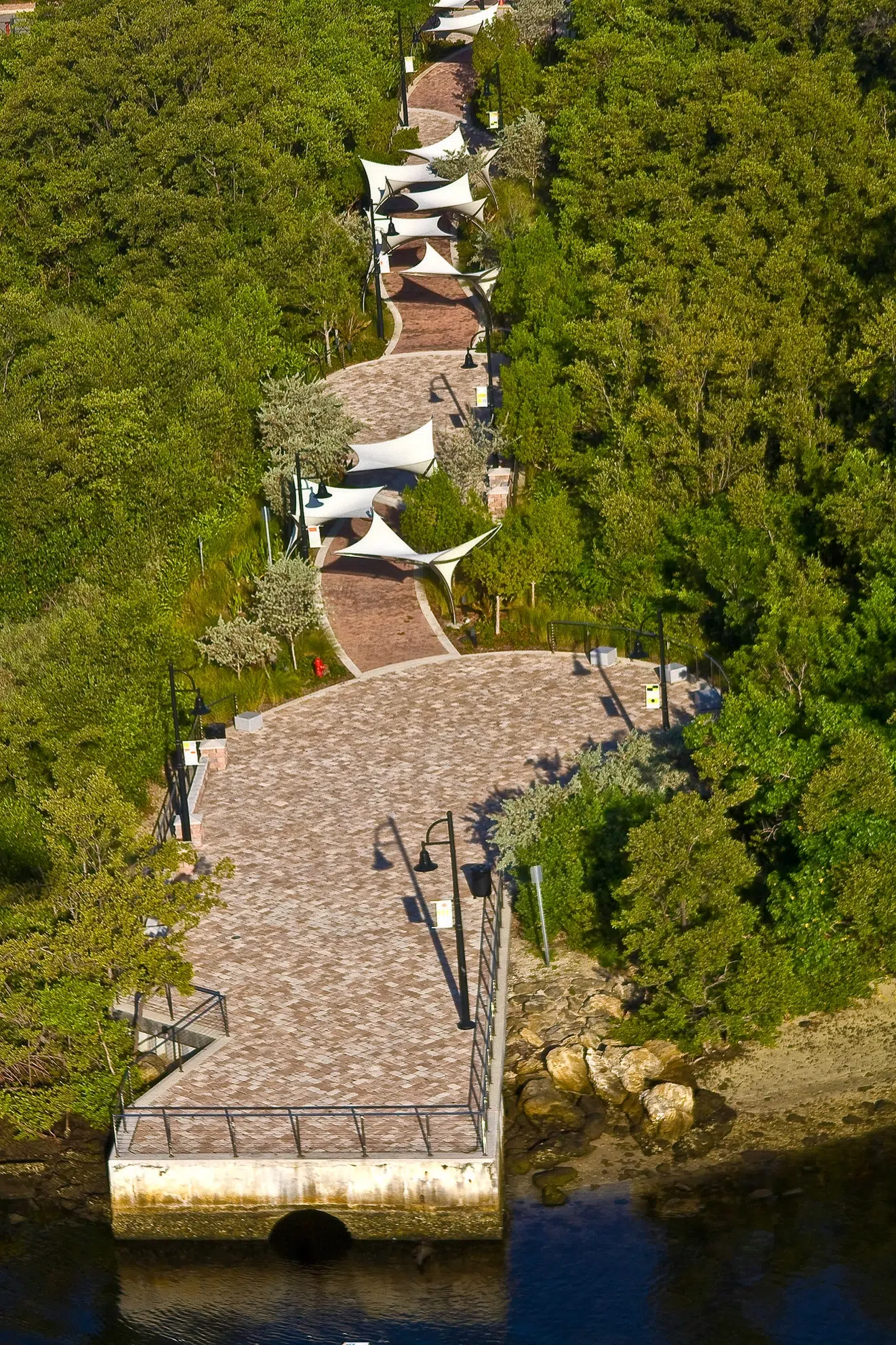 Kimley-Horn provided streetscape, environmental, and landscape architecture services for a boardwalk and streetscape project in Boynton Beach, Florida.