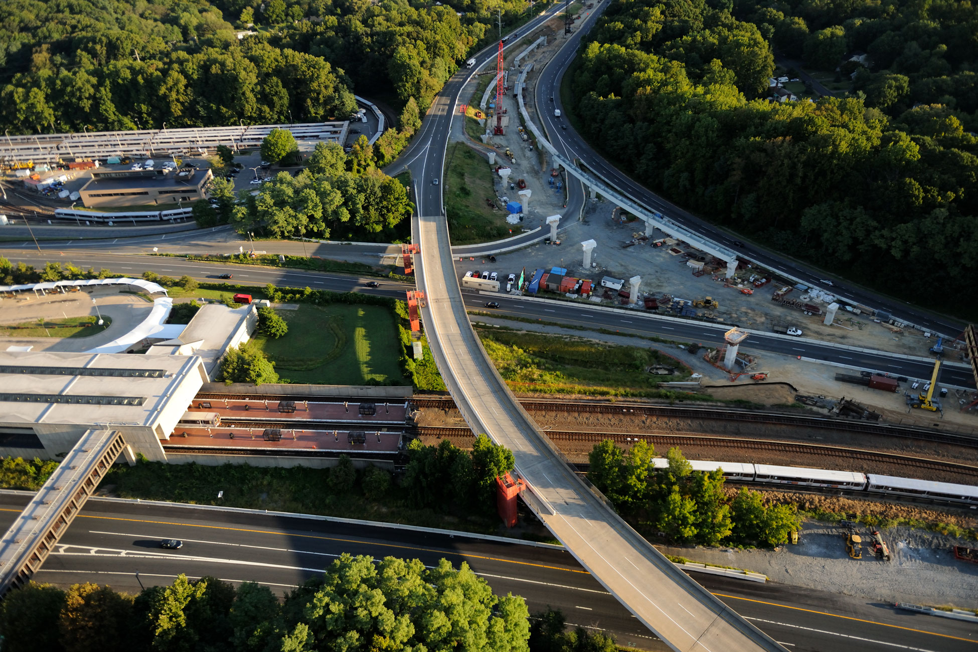 Kimley-Horn provides program management support to the Metropolitan Washington Airports Authority (MWAA) for the extension of the Orange Line Metrorail.