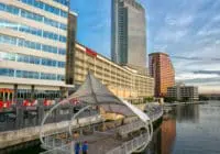 Kimley-Horn provided urban design and landscape architecture services for the Riverwalk at Kennedy Boulevard Plaza in Tampa, Florida.