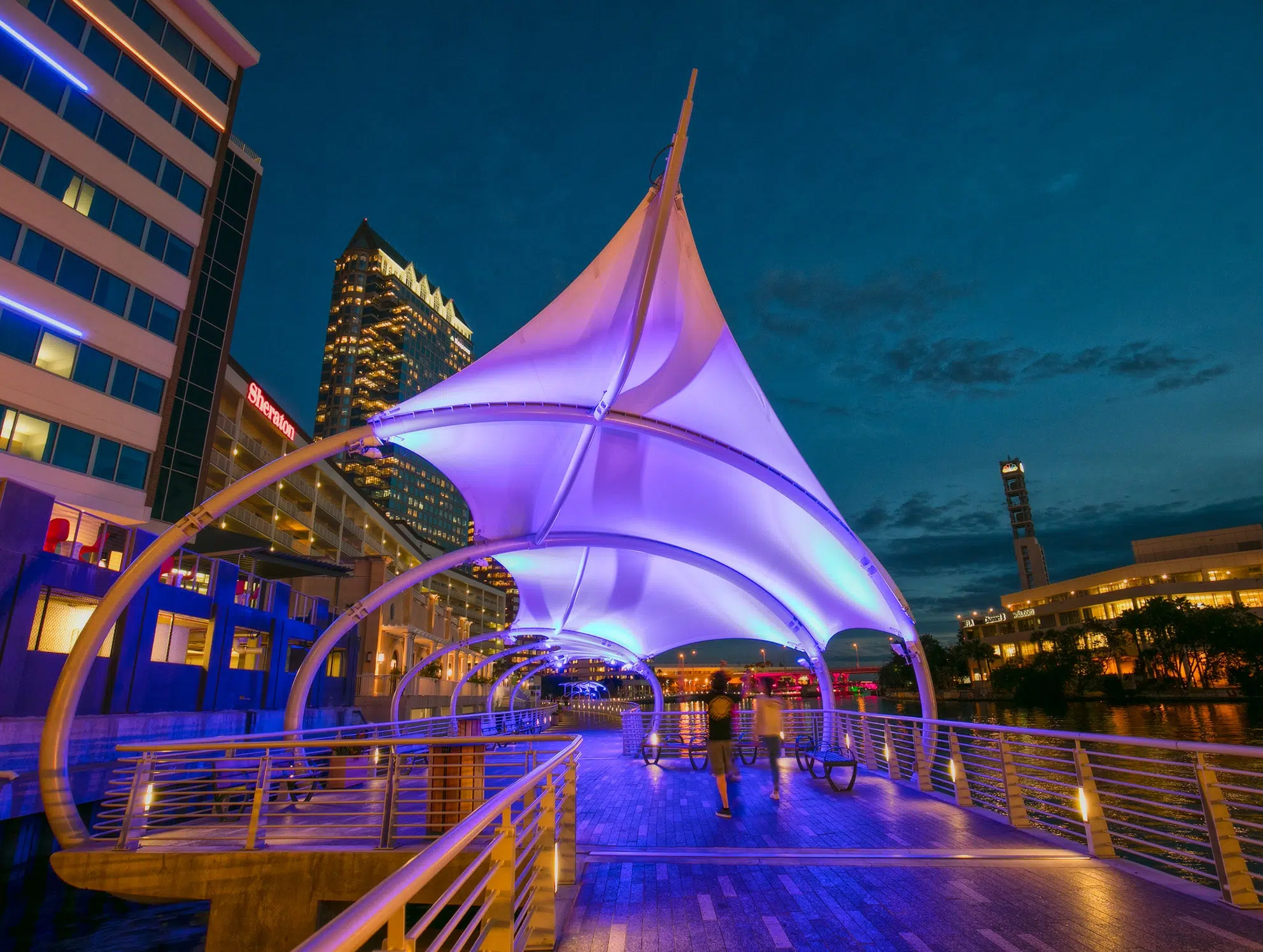 Kimley-Horn provided urban design and landscape architecture services for the Riverwalk at Kennedy Boulevard Plaza in Tampa, Florida.