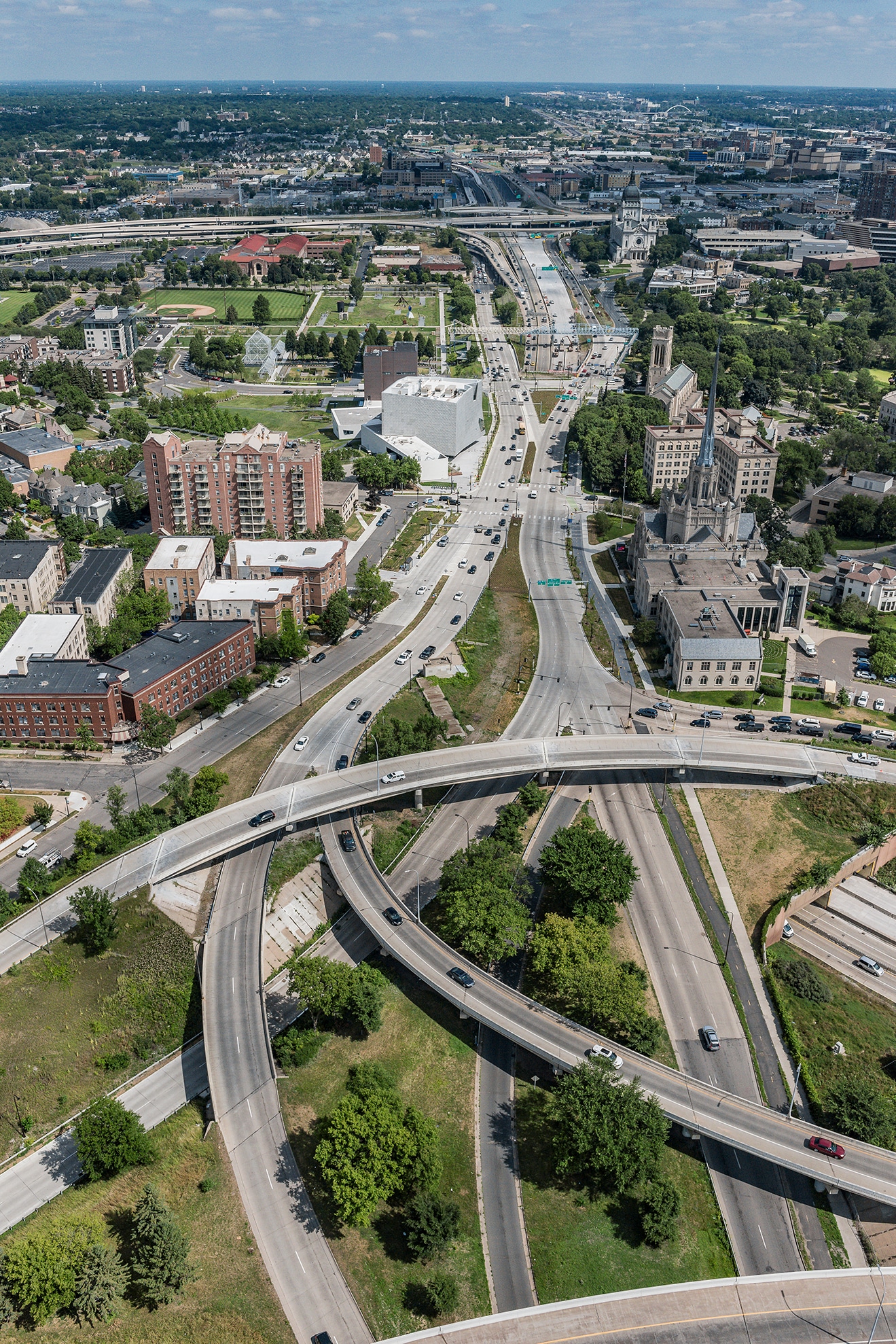 Kimley-Horn designed the reconstruction of the Hennepin/Lyndale Avenue corridor between Franklin Avenue and Dunwoody Boulevard in Minneapolis, MN