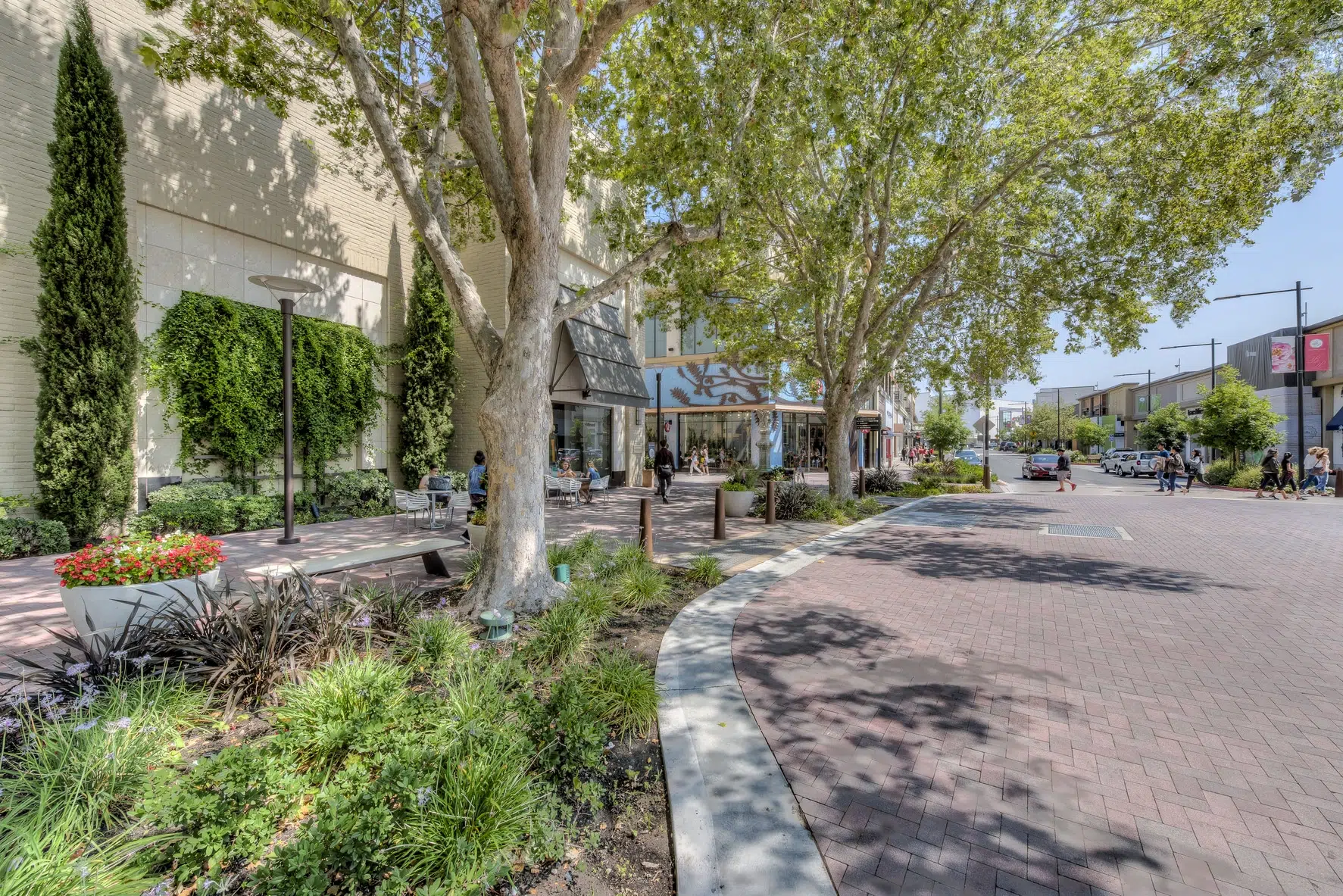 Kimley-Horn led the planning and civil engineering for Macerich's redevelopment of the Broadway Plaza shopping center in Walnut Creek, CA.