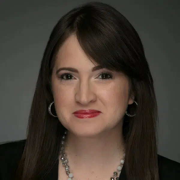 Eileen Velez-Vega headshot