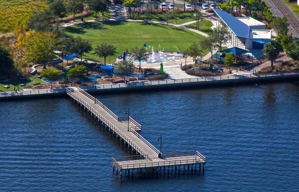 Kimley-Horn was selected by the Bradenton Downtown Development Authority to prepare both a master plan and construction documents for the Bradenton Riverwalk in Bradenton, Florida.